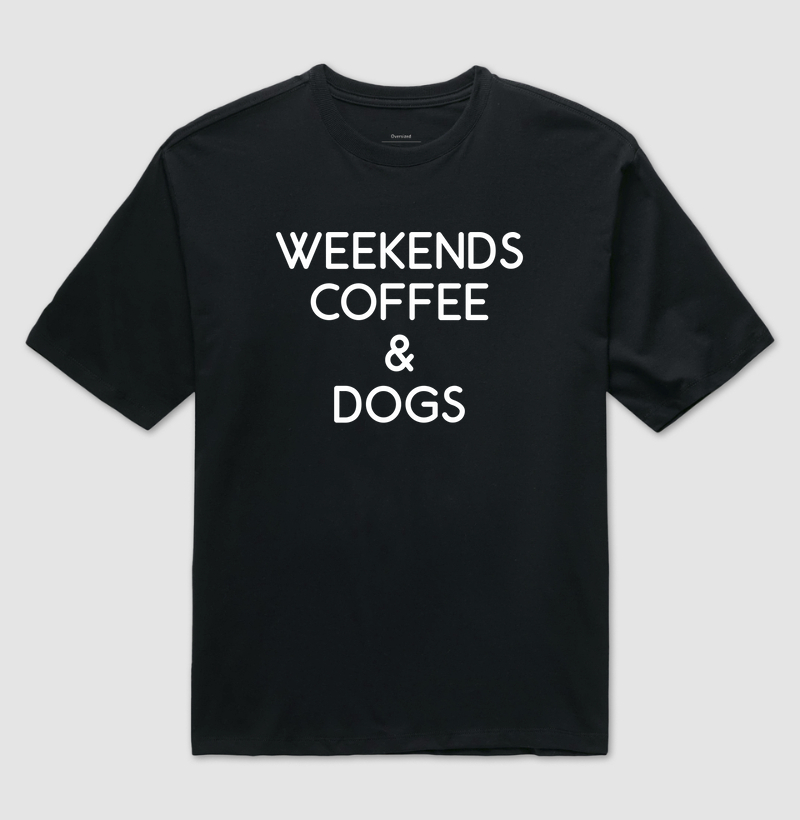Camiseta Oversized Frase Weekend Coffee and Dogs