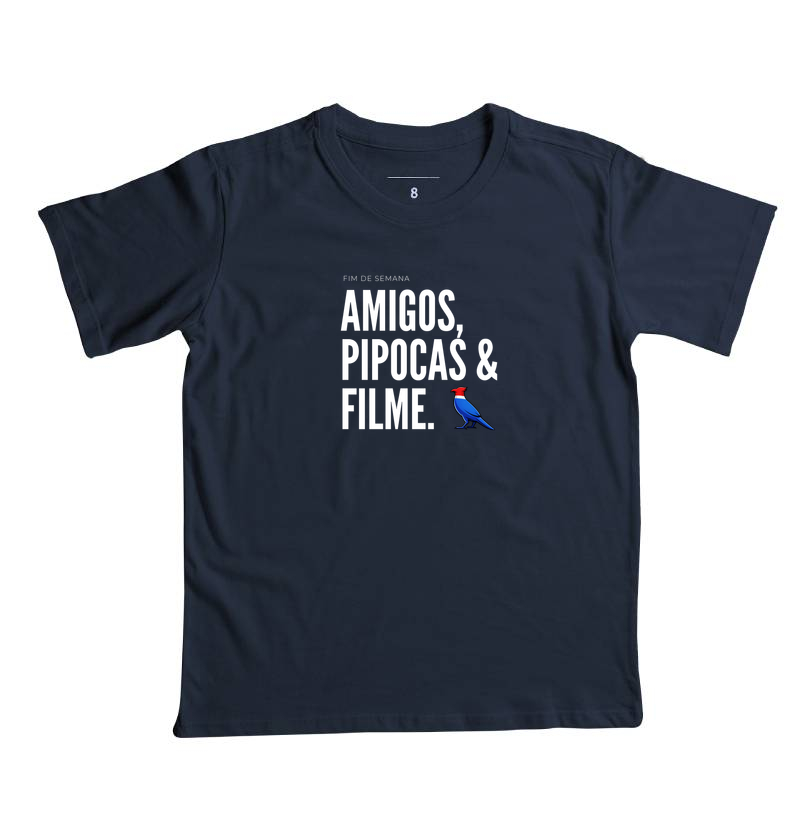  Essa estampa combina com quem tem um estilo urbano e alegre. É uma peça que comunica personalidade e bom humor, ótima para usar em encontros de fim de semana ou para presentear alguém que adora cinema e diversão.  - Imagem 6