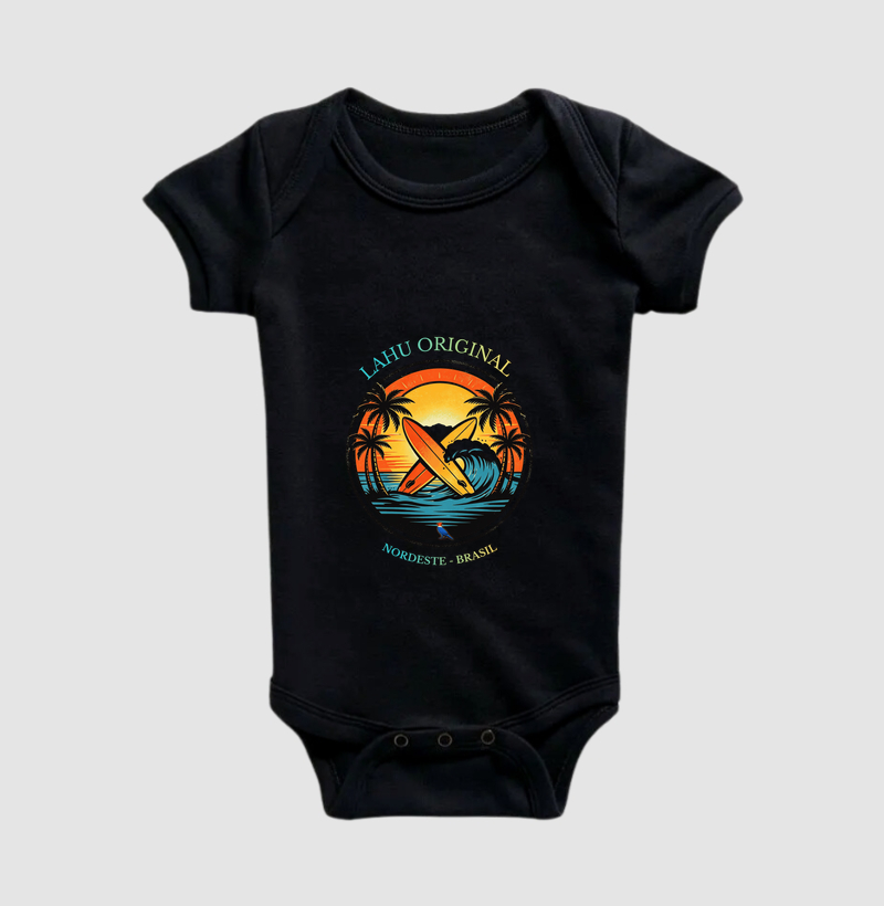 “Sinta a energia das ondas nordestinas com a estampa Lahu Original. Cores vibrantes, estilo surf e alma brasileira — feita para quem carrega o sol e o mar no coração. Vista o Nordeste, vista Lahu!” - Imagem 2
