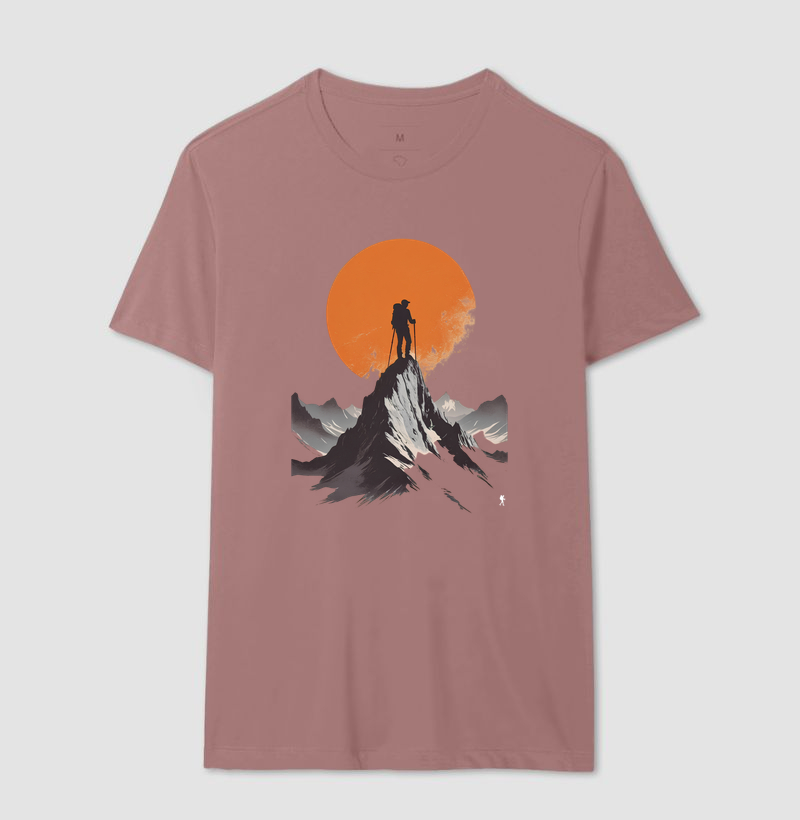 Camiseta Trilheiro no Topo da Montanha | Sol Laranja Silhueta Aventura | Colecao Fashion Travel - Imagem 19