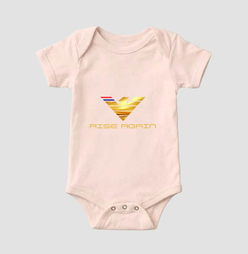 👑🦅 RISE AGAIN GOLD | A Grandeza de se Levantar Mais Forte  A estampa RISE AGAIN GOLD é uma verdadeira celebração da força, da superação e da mentalidade vencedora. Com uma imponente águia dourada no centro da composição, a arte simboliza liderança, liberdade e a capacidade de renascer diante dos desafios com ainda mais poder e determinação. - Imagem 5