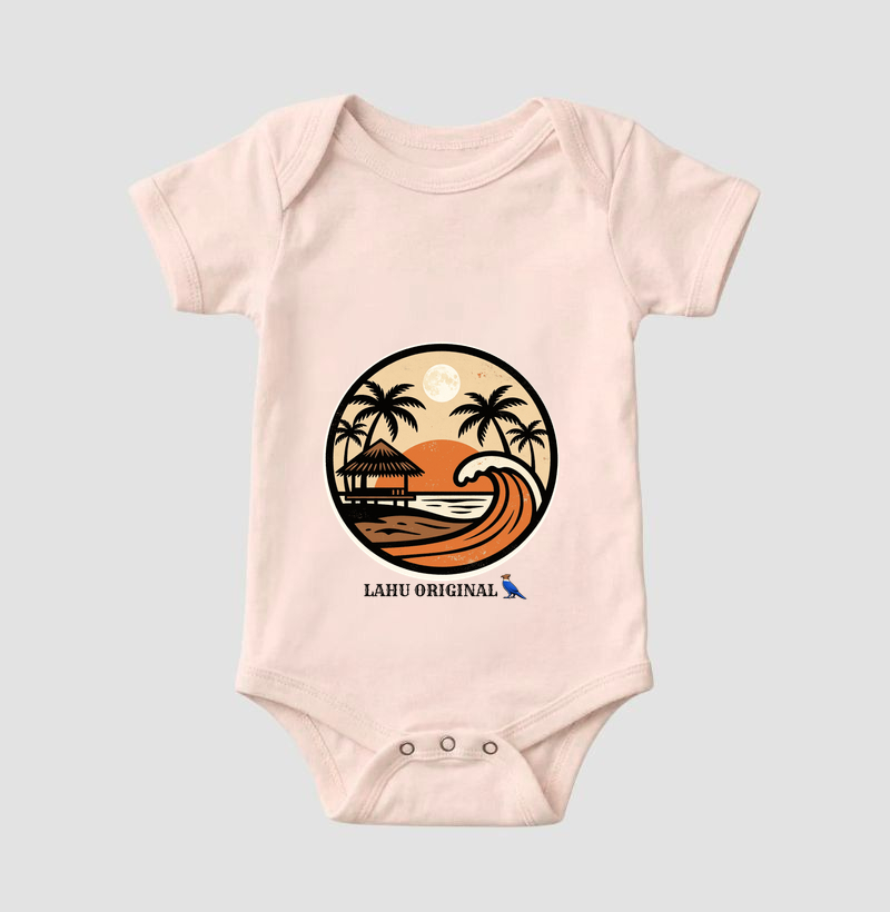 “Vista o pôr do sol, o som das ondas e o charme do Nordeste com a estampa Lahu Original. Um design que carrega o calor, a beleza e a alma das praias brasileiras — feita para quem vive o verão o ano inteiro.” - Imagem 5