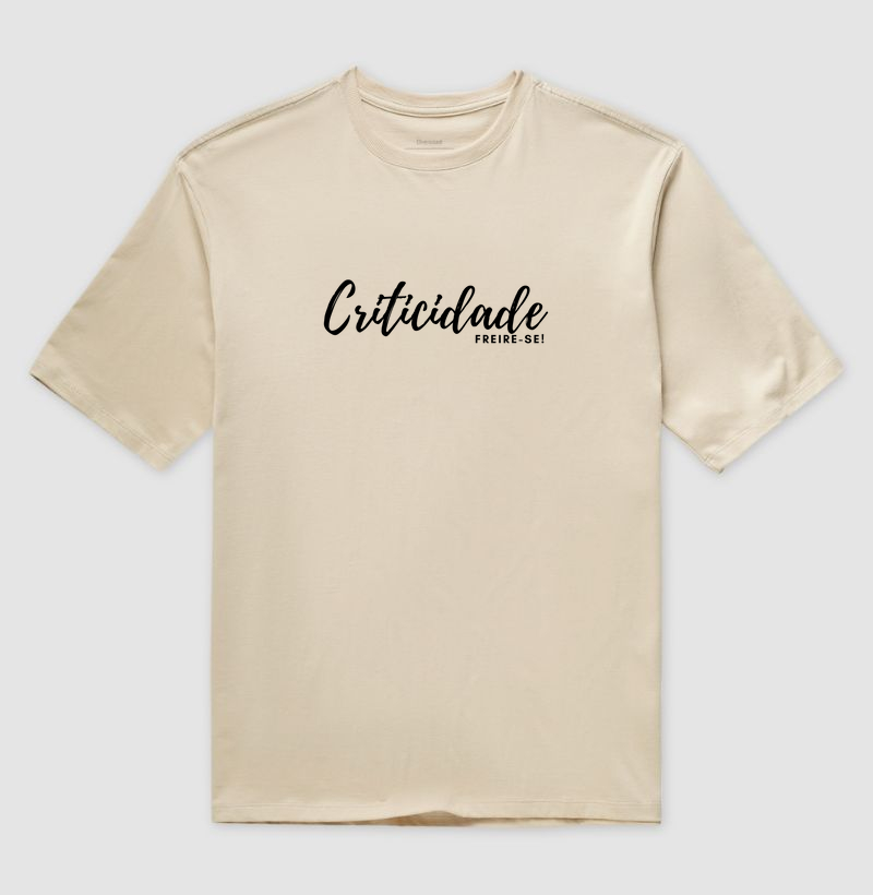 Camiseta Oversized Criticidade - Letras Pretas