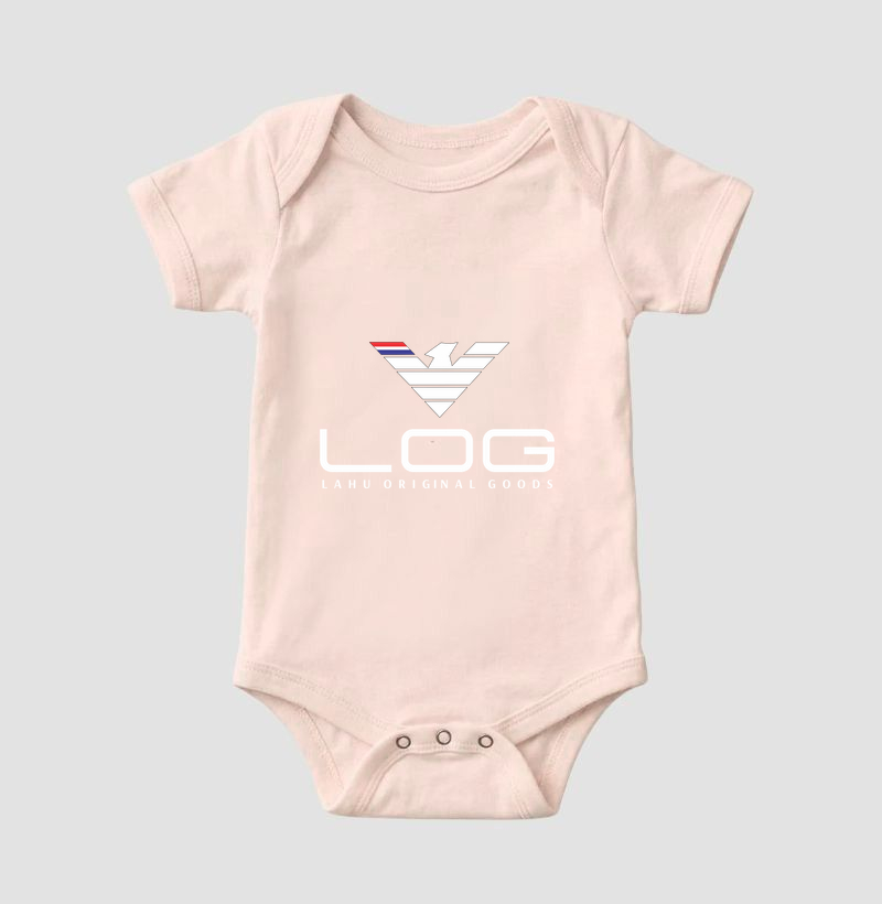 A estampa LOG - Lahu Original Goods não é apenas uma assinatura visual, mas um símbolo de força, pertencimento e superação. Inspirada na águia, ícone de liderança e liberdade, ela representa aqueles que honram suas raízes, enfrentam desafios com coragem e seguem em constante evolução. - Imagem 4