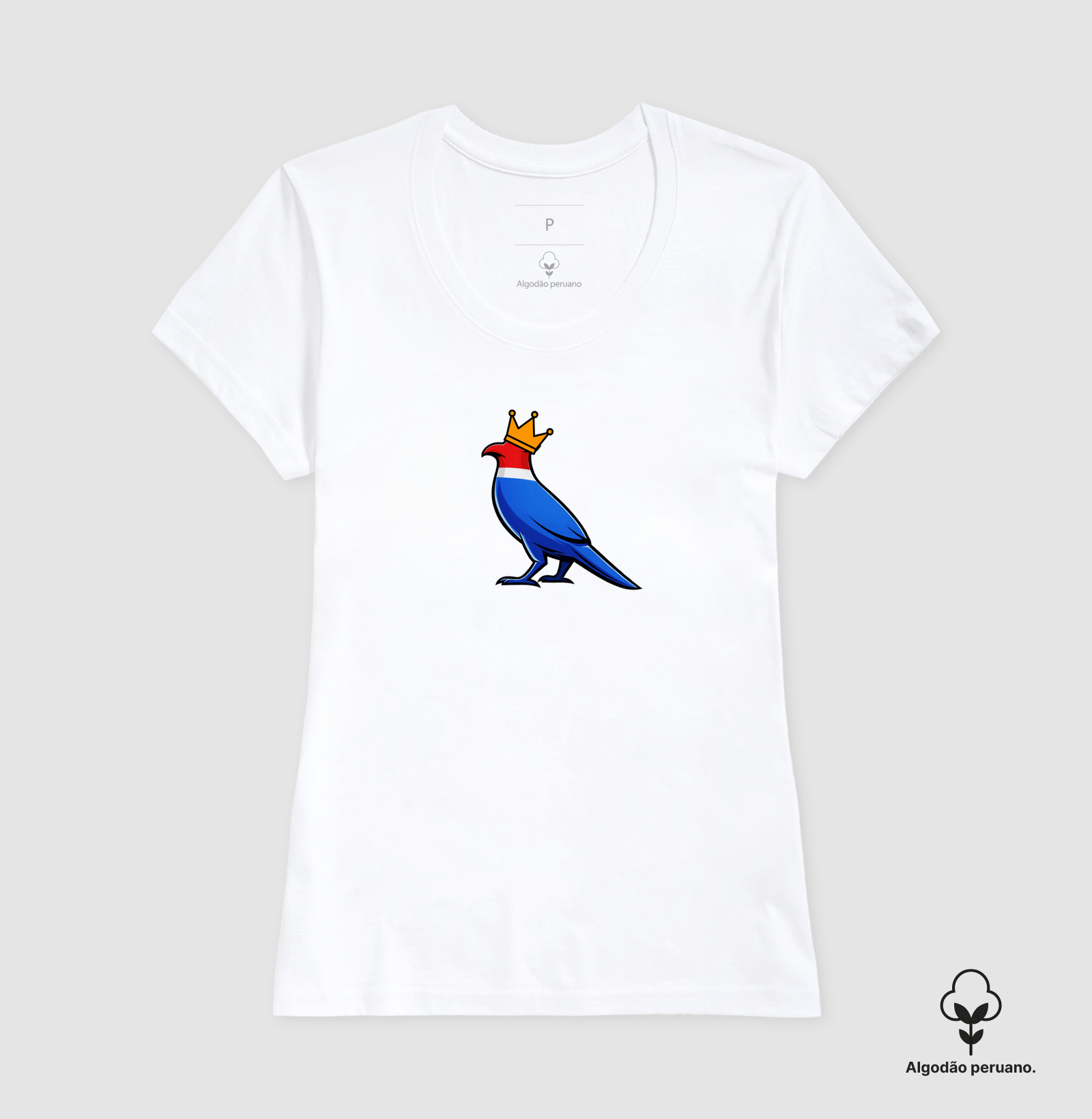 👑 O Carcará colocou sua coroa!  Mais que uma estampa, é um grito de orgulho nordestino. O Rei do Sertão surge com suas cores vibrantes — vermelho, branco e azul — representando a força, coragem e resistência de um povo que nunca se curva diante das dificuldades. - Imagem 3
