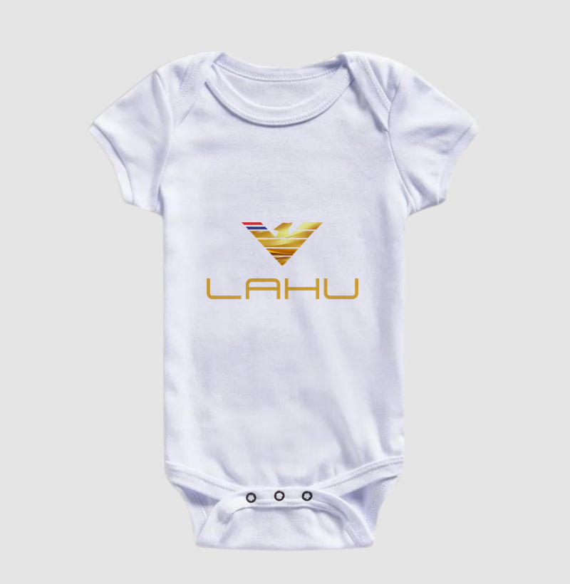 LAHU — DOURADO, IMPONENTE, INESQUECÍVEL ✨ Sobre o BRANCO profundo que abraça tudo, o ouro brilha com força própria — não pede atenção, a impõe. Acima, o símbolo que carrega a essência: traços nobres, brilho metálico que captura o olhar, a fênix erguida em tons de realeza — renascimento, vitória, poder. - Imagem 3