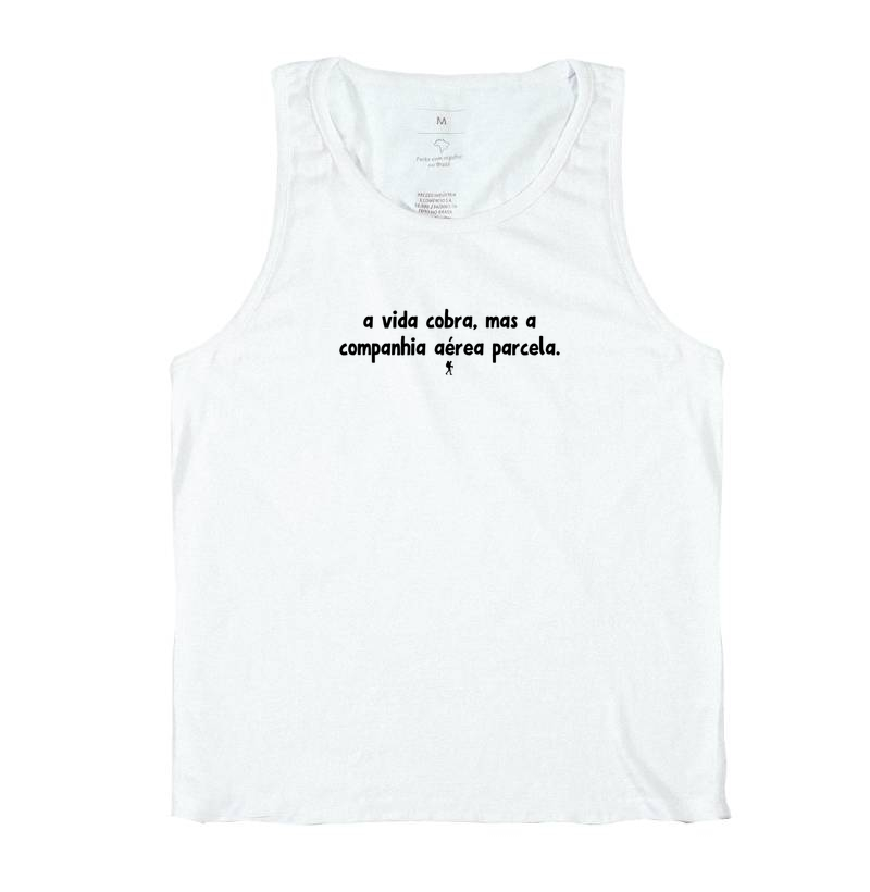 Camiseta A Vida Cobra mas a Companhia Aerea Parcela | Humor Viagem Tipografia | Colecao Viciados em Viagem - Imagem 2