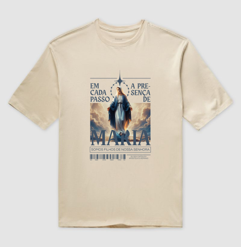 Camiseta Oversized Em Cada Passo A Presença de Maria - Imagem 3