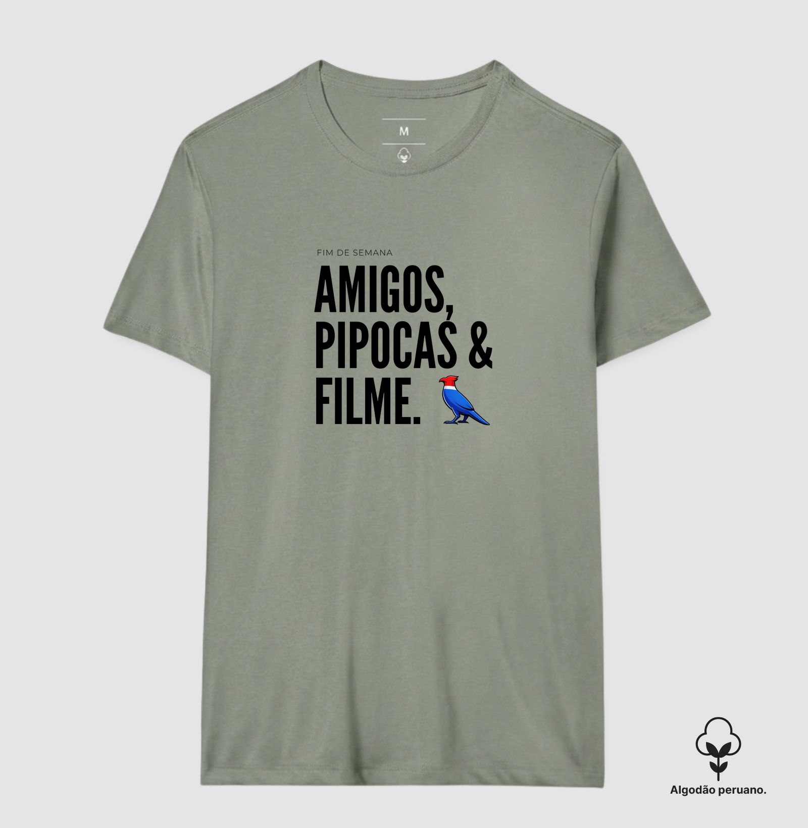 Essa estampa combina com quem tem um estilo urbano e alegre. É uma peça que comunica personalidade e bom humor, ótima para usar em encontros de fim de semana ou para presentear alguém que adora cinema e diversão. - Imagem 4