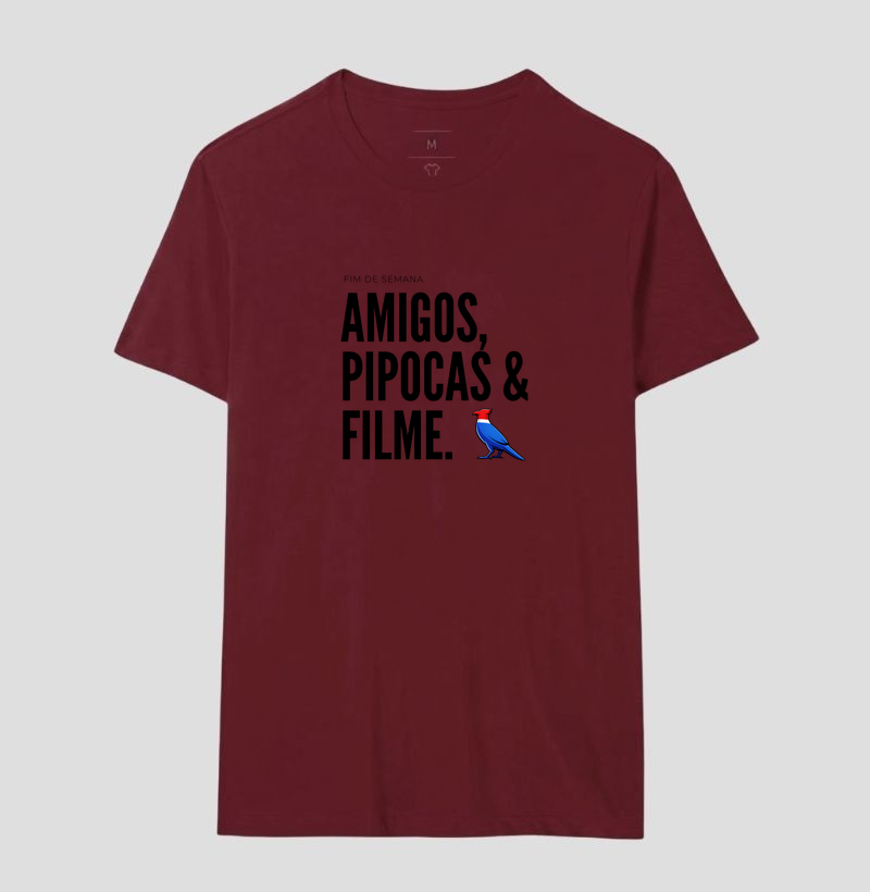 Essa estampa combina com quem tem um estilo urbano e alegre. É uma peça que comunica personalidade e bom humor, ótima para usar em encontros de fim de semana ou para presentear alguém que adora cinema e diversão. - Imagem 16