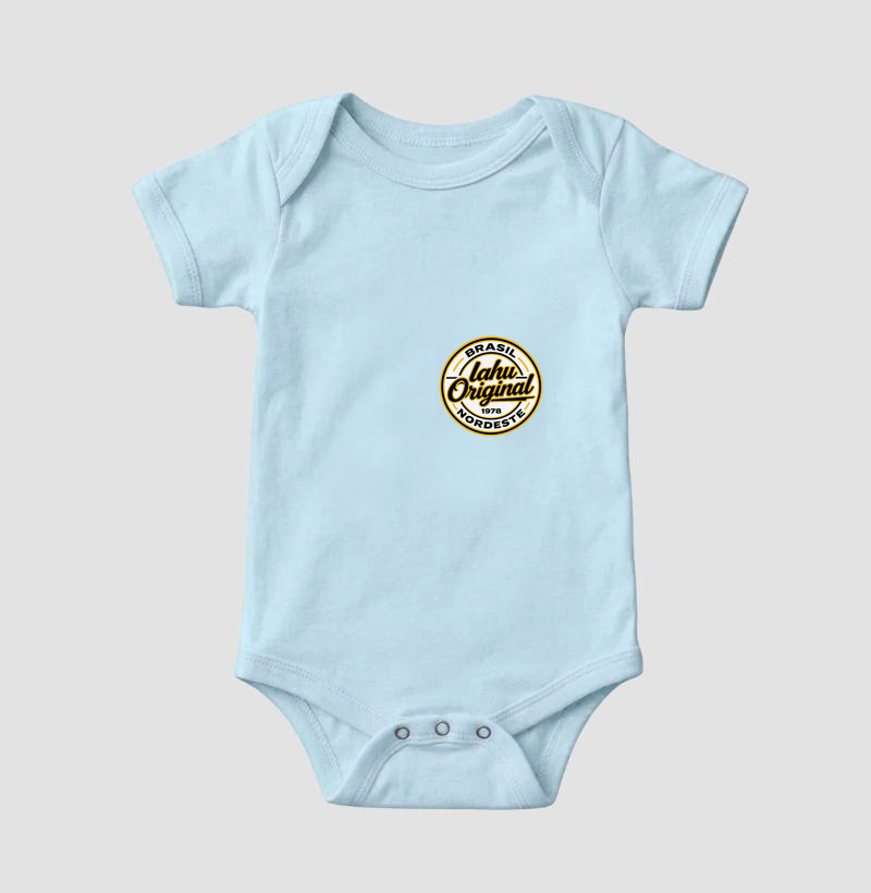 Feito para durar e se destacar:  Designer clássico - formato de brasão circular, linhas marcantes, letras com personalidade, cores ouro e preto que transmitem nobreza e solidez. - Imagem 4