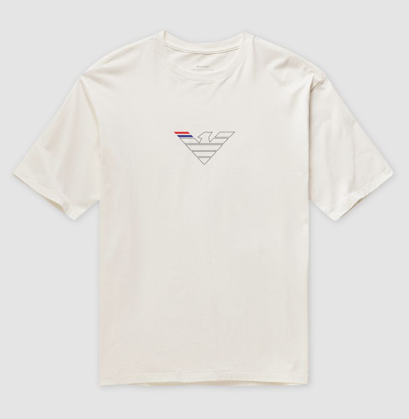 A estampa "Rise Again" é a representação visual da força de quem nunca desiste. Com uma águia estilizada de traços marcantes e design moderno, a arte simboliza poder, foco e a capacidade de se reerguer mais forte após cada batalha. - Imagem 4