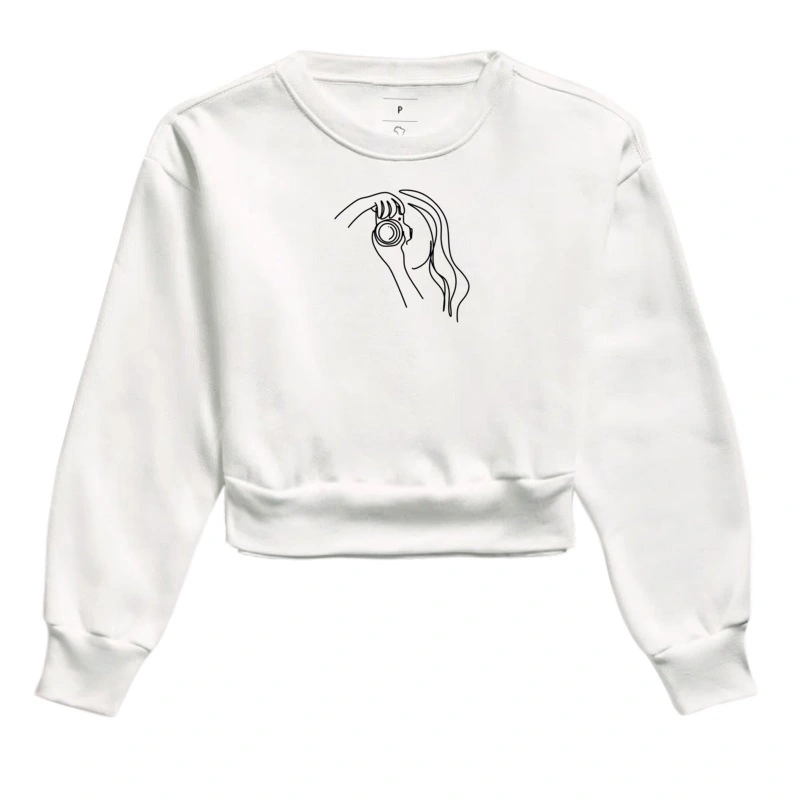Moletom cropped feminino mulher fotografando - Imagem 3