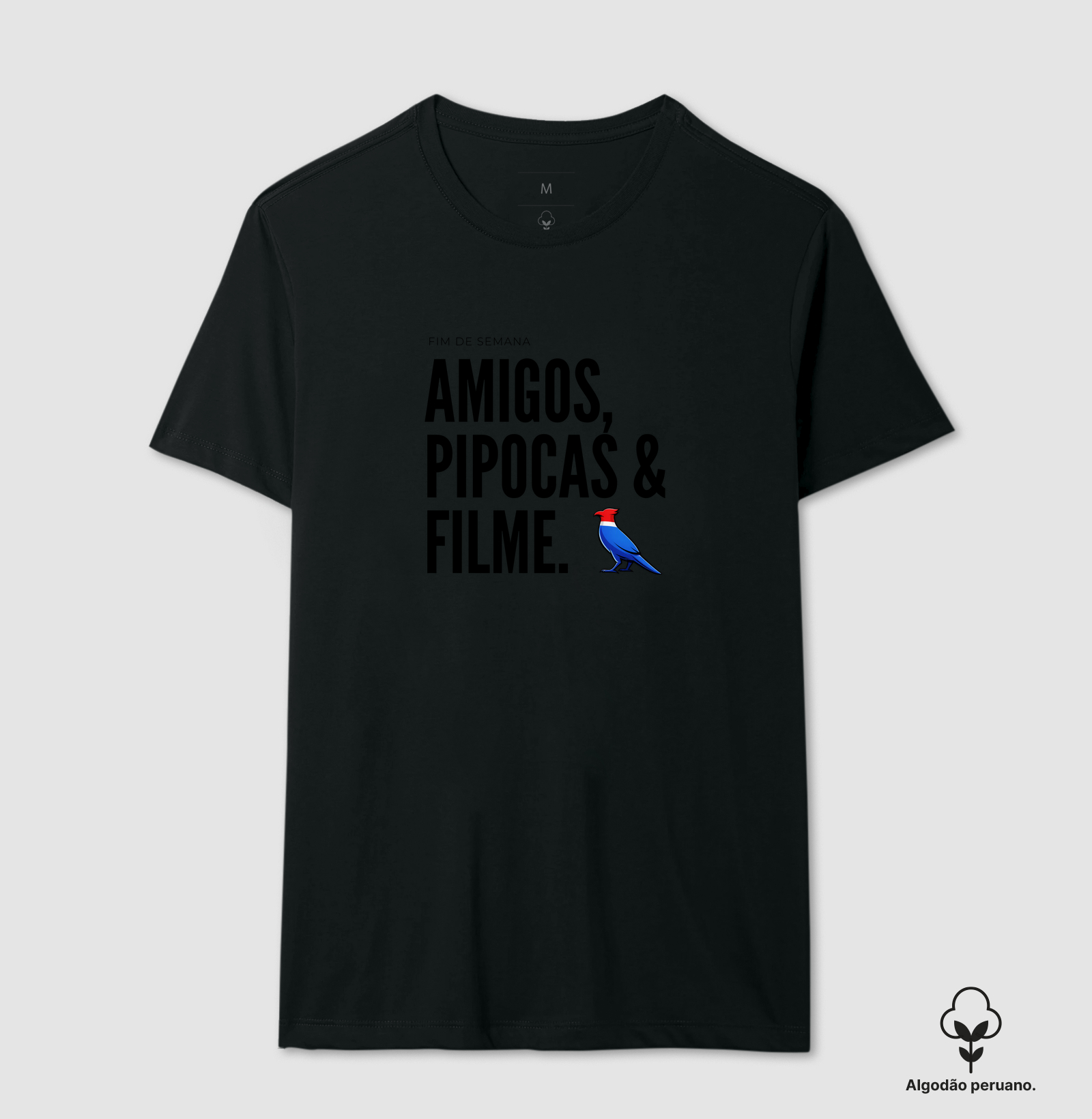 Essa estampa combina com quem tem um estilo urbano e alegre. É uma peça que comunica personalidade e bom humor, ótima para usar em encontros de fim de semana ou para presentear alguém que adora cinema e diversão. - Imagem 7