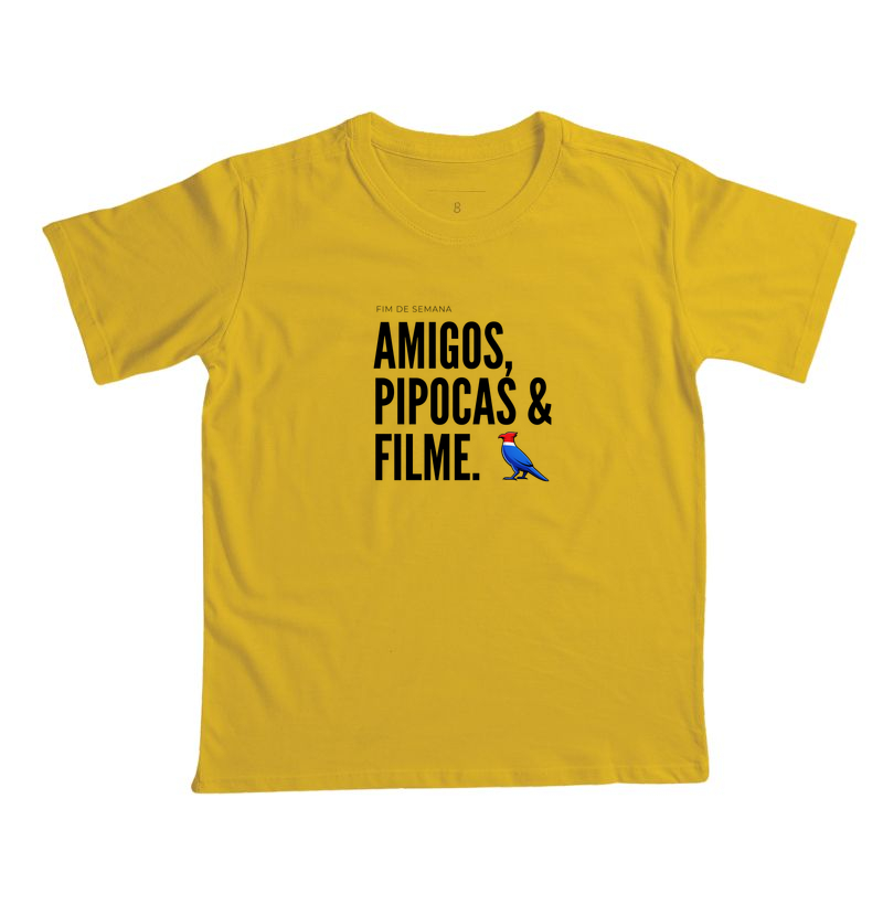 Essa estampa combina com quem tem um estilo urbano e alegre. É uma peça que comunica personalidade e bom humor, ótima para usar em encontros de fim de semana ou para presentear alguém que adora cinema e diversão. - Imagem 6