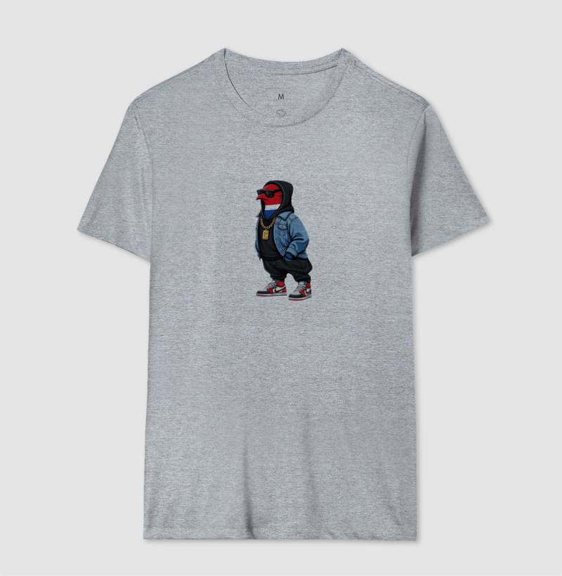 Essa estampa é puro estilo das ruas — com atitude que domina o visual streetwear! Vista essa camiseta e mostre que você tem flow, estilo e atitude em cada passo. - Imagem 5