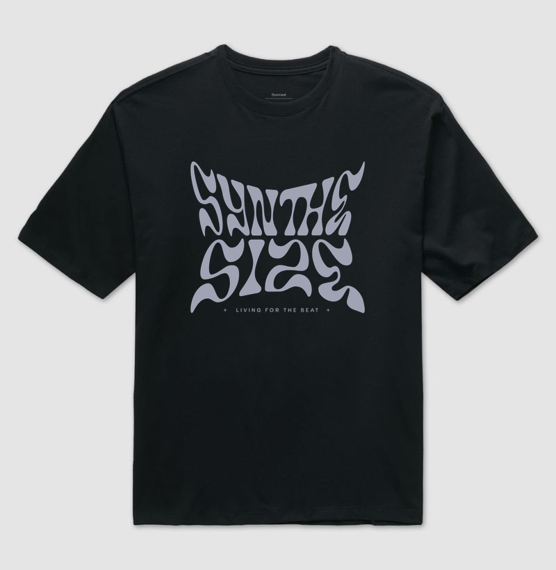 SYNTHESIZE, LIVING FOR THE BEAT. — Camiseta Oversized - Imagem 6