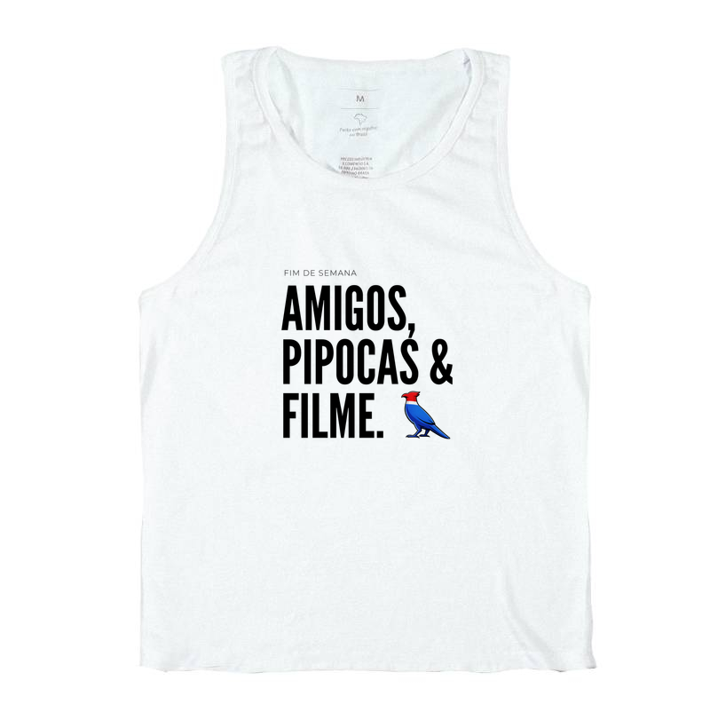 Essa estampa combina com quem tem um estilo urbano e alegre. É uma peça que comunica personalidade e bom humor, ótima para usar em encontros de fim de semana ou para presentear alguém que adora cinema e diversão. - Imagem 2