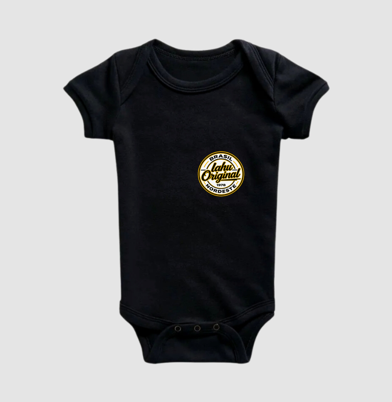 Feito para durar e se destacar:  Designer clássico - formato de brasão circular, linhas marcantes, letras com personalidade, cores ouro e preto que transmitem nobreza e solidez. - Imagem 2