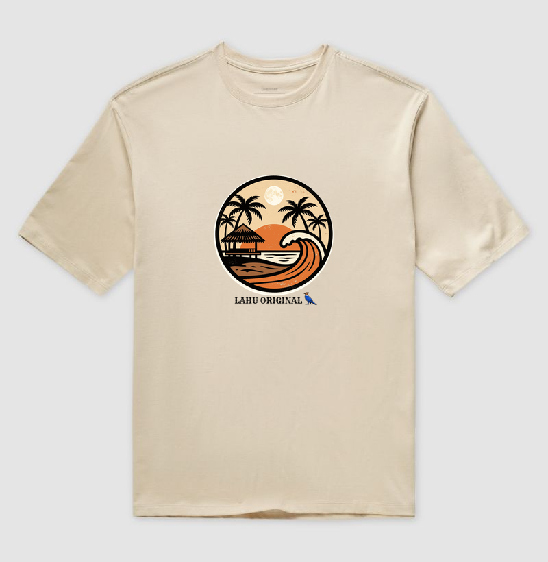 “Vista o pôr do sol, o som das ondas e o charme do Nordeste com a estampa Lahu Original. Um design que carrega o calor, a beleza e a alma das praias brasileiras — feita para quem vive o verão o ano inteiro.” - Imagem 3