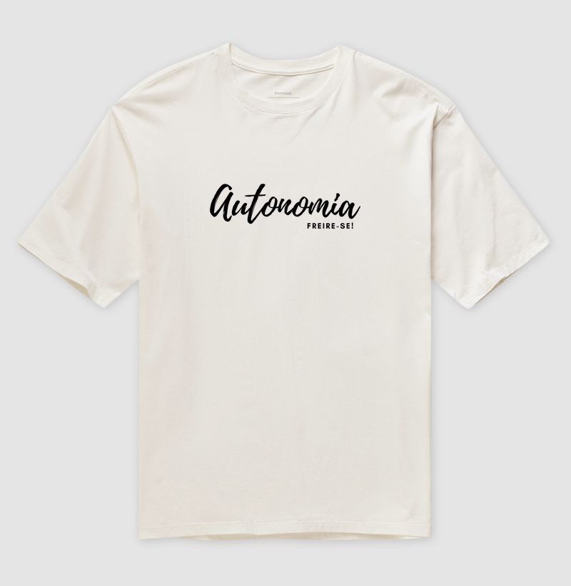 Camiseta Oversized Autonomia - Letras Pretas - Camiseta Oversized