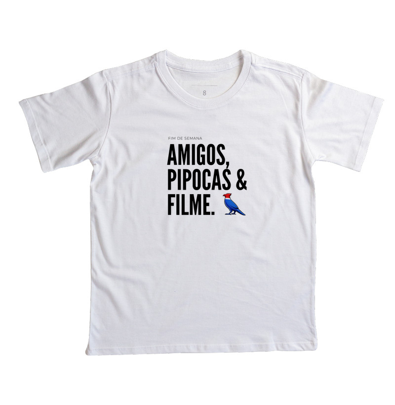 Essa estampa combina com quem tem um estilo urbano e alegre. É uma peça que comunica personalidade e bom humor, ótima para usar em encontros de fim de semana ou para presentear alguém que adora cinema e diversão. - Imagem 5