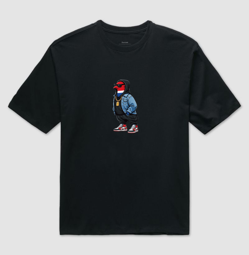 Essa estampa é puro estilo das ruas — com atitude que domina o visual streetwear! Vista essa camiseta e mostre que você tem flow, estilo e atitude em cada passo. - Imagem 2