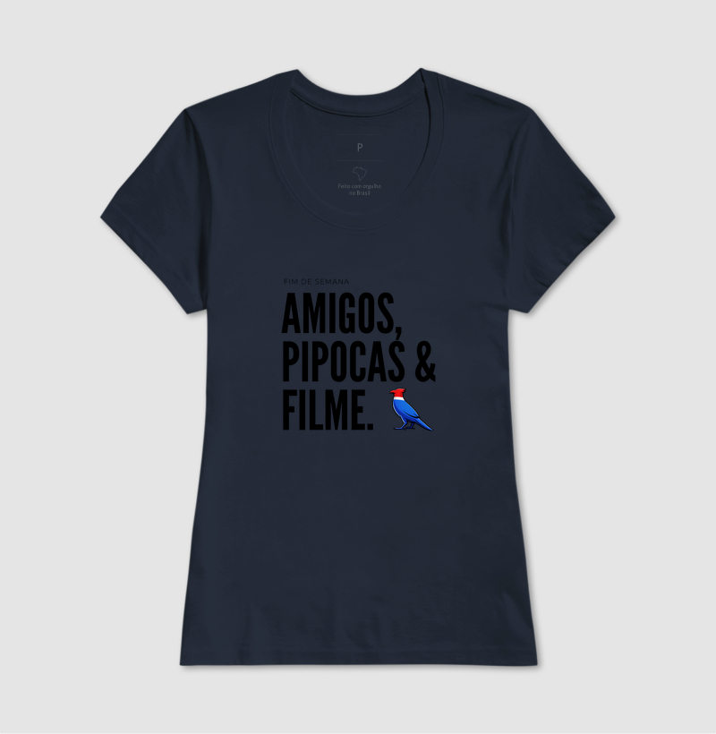 Essa estampa combina com quem tem um estilo urbano e alegre. É uma peça que comunica personalidade e bom humor, ótima para usar em encontros de fim de semana ou para presentear alguém que adora cinema e diversão. - Imagem 5