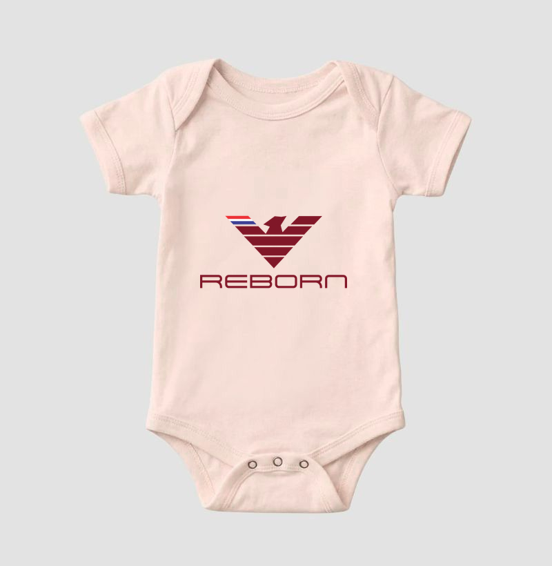 REBORN — RENASCER. MAIS FORTE. MAIS ALTO. Uma obra de arte no peito. Acima, a fênix — imponente, elegante, em tons que brilham com nobreza sobre o branco puro. Suas linhas são precisas, definidas, perfeitas: não é só um símbolo, é a promessa de quem nunca se deita. - Imagem 5