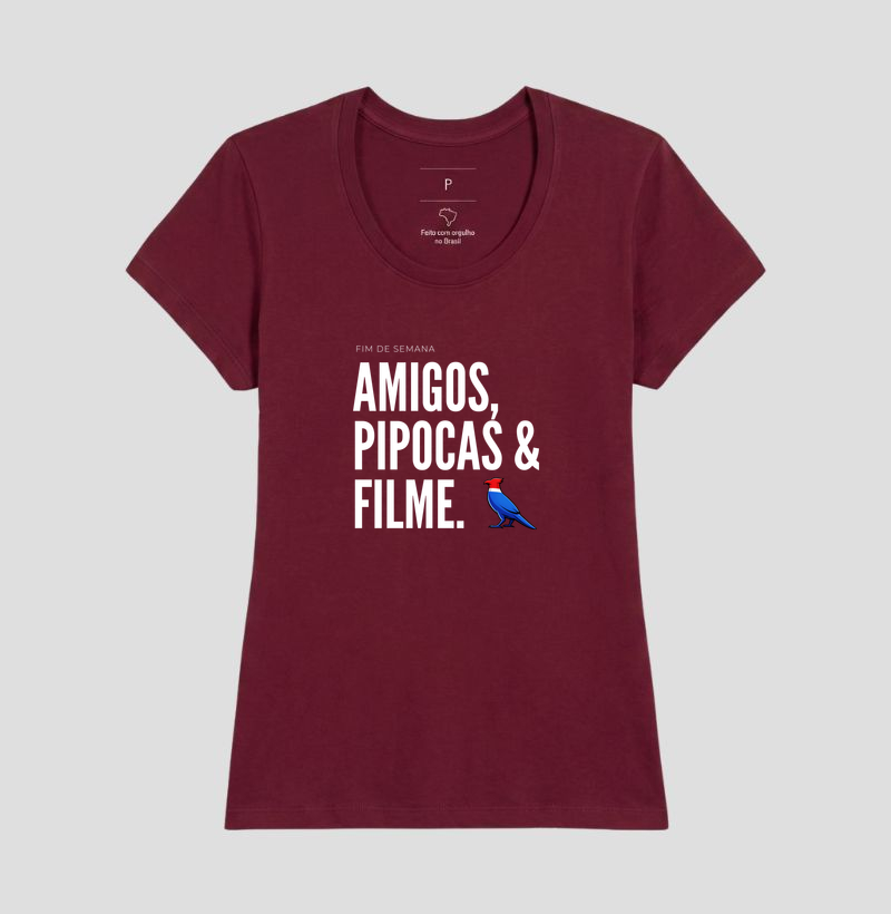  Essa estampa combina com quem tem um estilo urbano e alegre. É uma peça que comunica personalidade e bom humor, ótima para usar em encontros de fim de semana ou para presentear alguém que adora cinema e diversão.  - Imagem 17