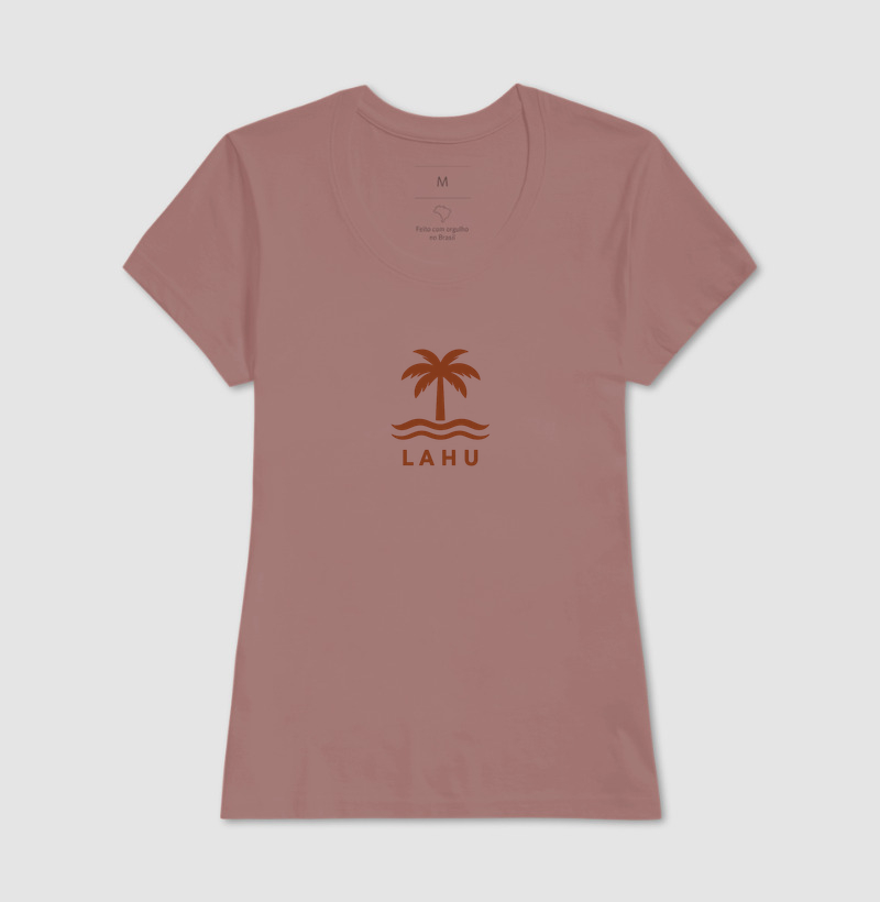 “Vista o verão o ano inteiro. A estampa LAHU é mais que um visual — é um estilo de vida. Inspirada nas praias tropicais e na leveza dos dias ensolarados, ela combina elegância natural e vibração positiva. Ideal para quem busca conforto, atitude e um toque de natureza em cada detalhe.” - Imagem 17