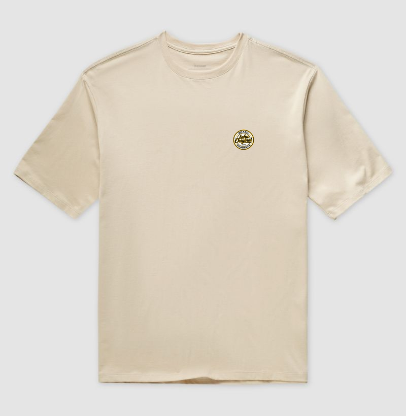 Feito para durar e se destacar:  Designer clássico - formato de brasão circular, linhas marcantes, letras com personalidade, cores ouro e preto que transmitem nobreza e solidez. - Imagem 3