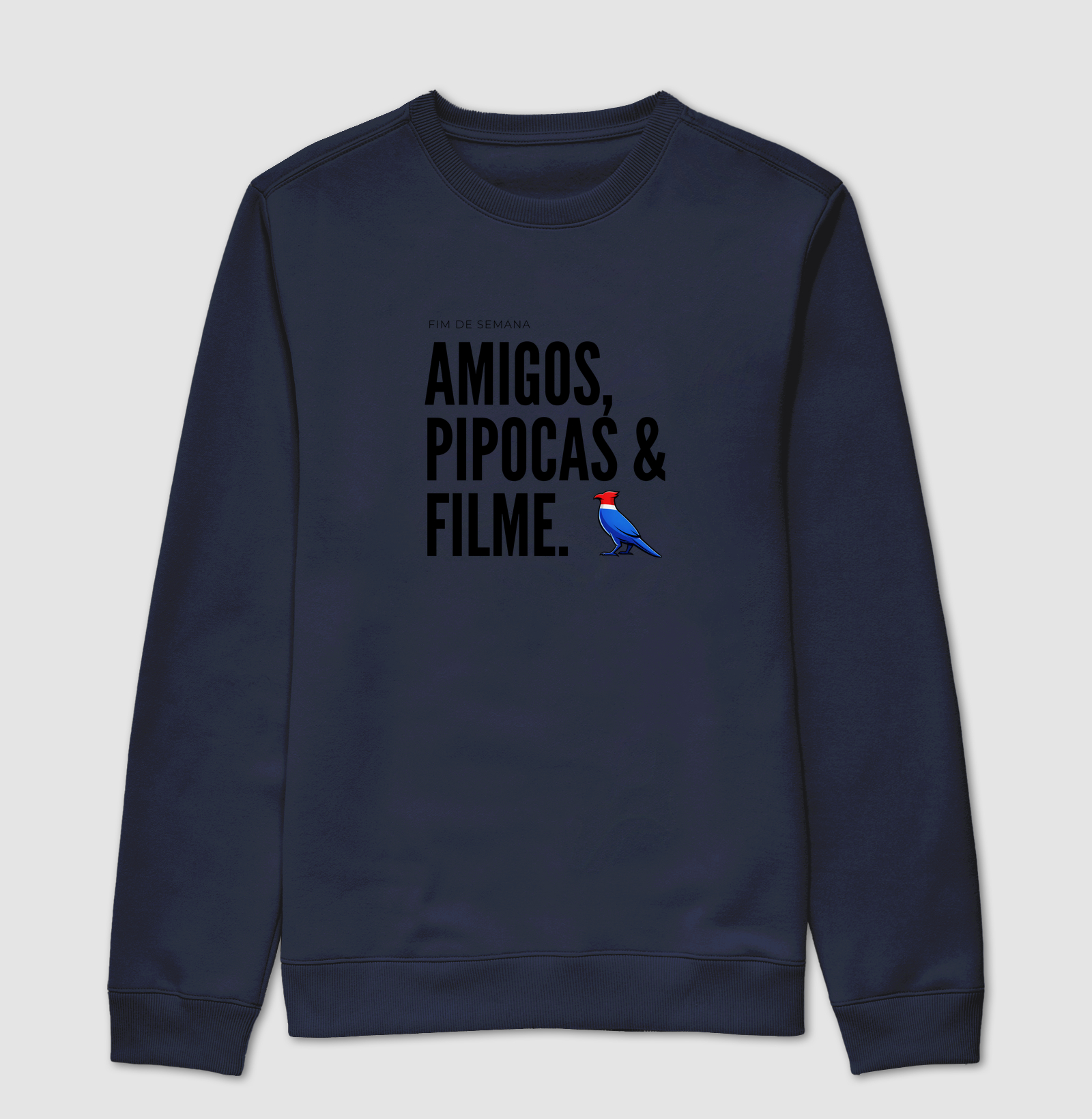 Essa estampa combina com quem tem um estilo urbano e alegre. É uma peça que comunica personalidade e bom humor, ótima para usar em encontros de fim de semana ou para presentear alguém que adora cinema e diversão. - Imagem 5