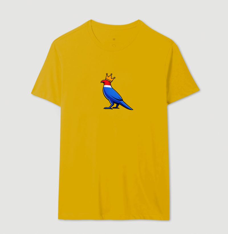 👑 O Carcará colocou sua coroa!  Mais que uma estampa, é um grito de orgulho nordestino. O Rei do Sertão surge com suas cores vibrantes — vermelho, branco e azul — representando a força, coragem e resistência de um povo que nunca se curva diante das dificuldades. - Imagem 14