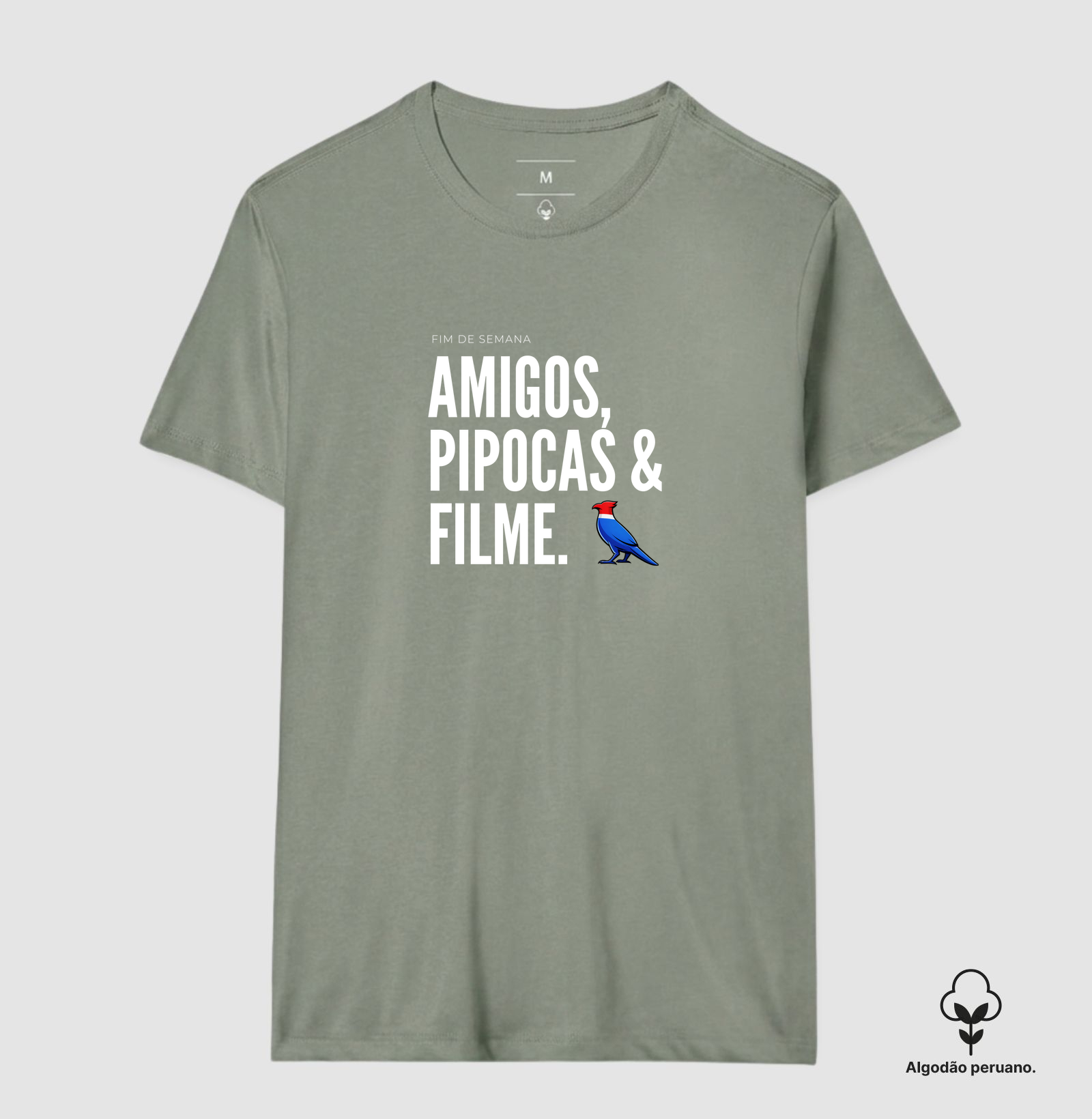  Essa estampa combina com quem tem um estilo urbano e alegre. É uma peça que comunica personalidade e bom humor, ótima para usar em encontros de fim de semana ou para presentear alguém que adora cinema e diversão.  - Imagem 7