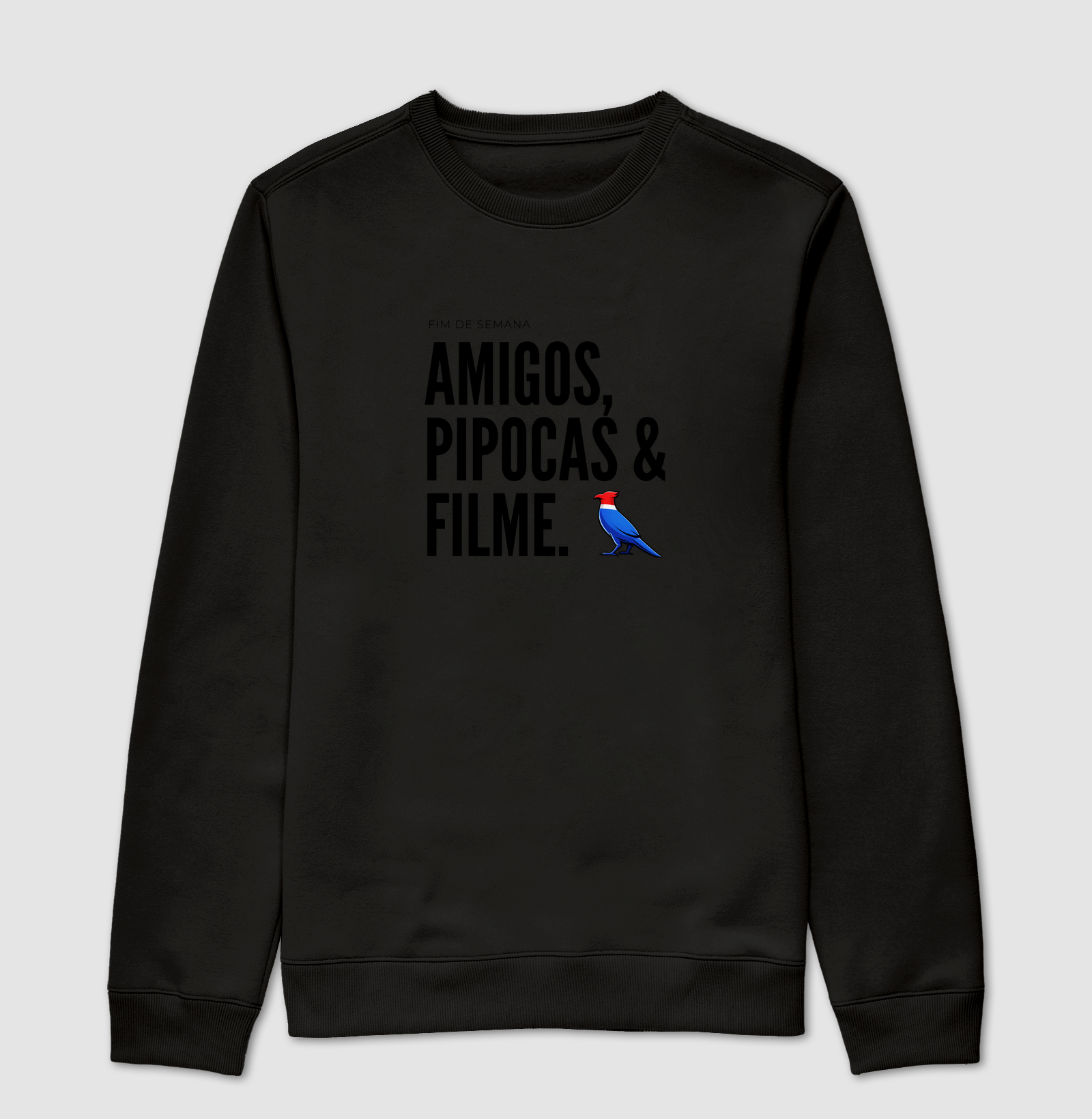 Essa estampa combina com quem tem um estilo urbano e alegre. É uma peça que comunica personalidade e bom humor, ótima para usar em encontros de fim de semana ou para presentear alguém que adora cinema e diversão. - Imagem 4