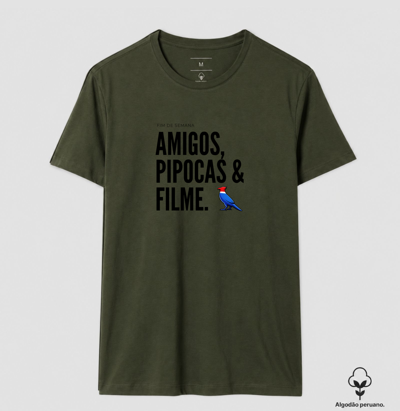 Essa estampa combina com quem tem um estilo urbano e alegre. É uma peça que comunica personalidade e bom humor, ótima para usar em encontros de fim de semana ou para presentear alguém que adora cinema e diversão. - Imagem 6