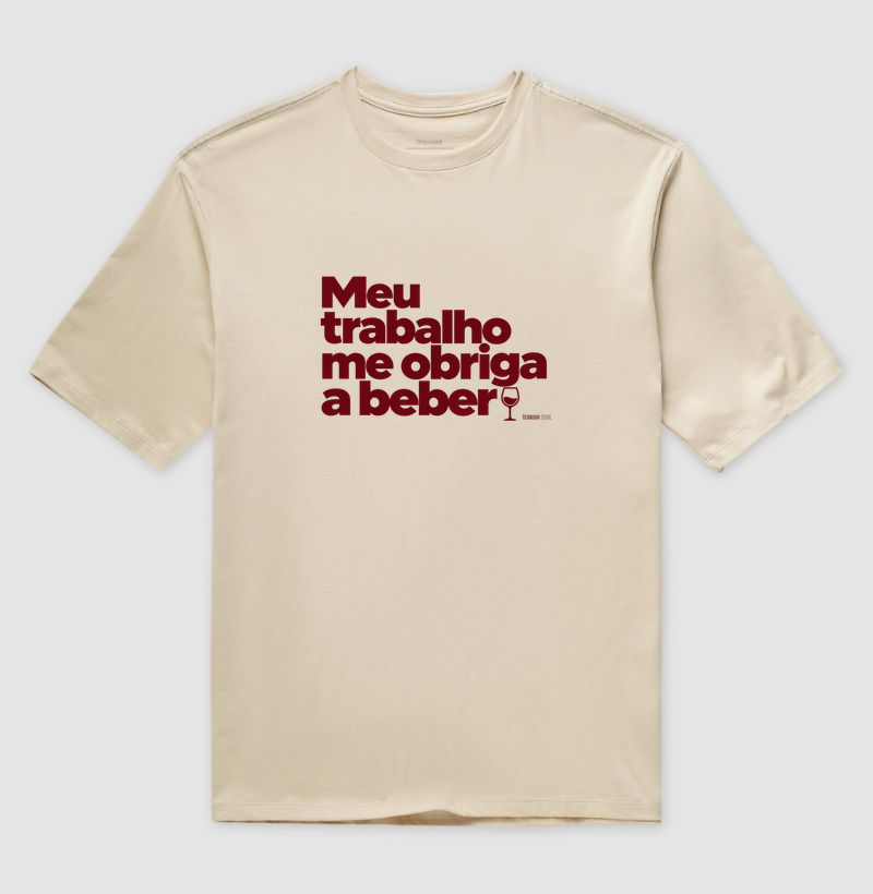 Camiseta Oversized Meu Trabalho Me Obriga a Beber – Frase Divertida de Vinho - Imagem 3
