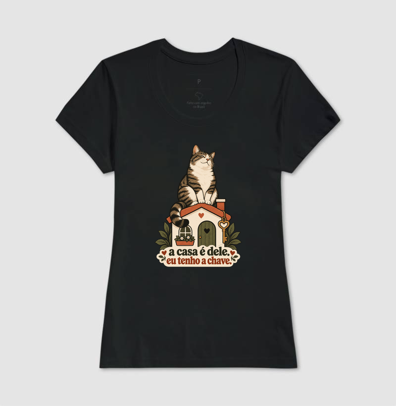 Camiseta Gato Humor "a casa é dele. eu tenho a chave." | Pelo & Pano - Imagem 3