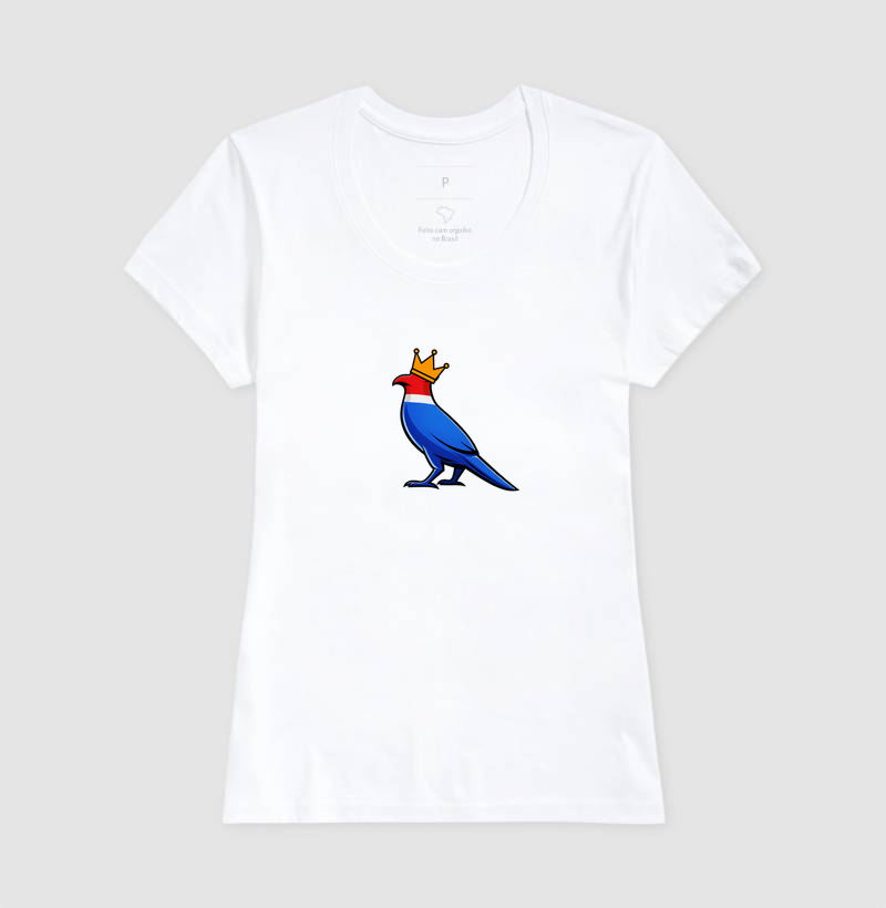 👑 O Carcará colocou sua coroa!  Mais que uma estampa, é um grito de orgulho nordestino. O Rei do Sertão surge com suas cores vibrantes — vermelho, branco e azul — representando a força, coragem e resistência de um povo que nunca se curva diante das dificuldades. - Imagem 5