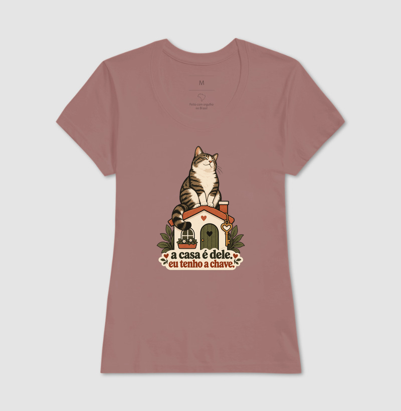 Camiseta Gato Humor "a casa é dele. eu tenho a chave." | Pelo & Pano - Imagem 17