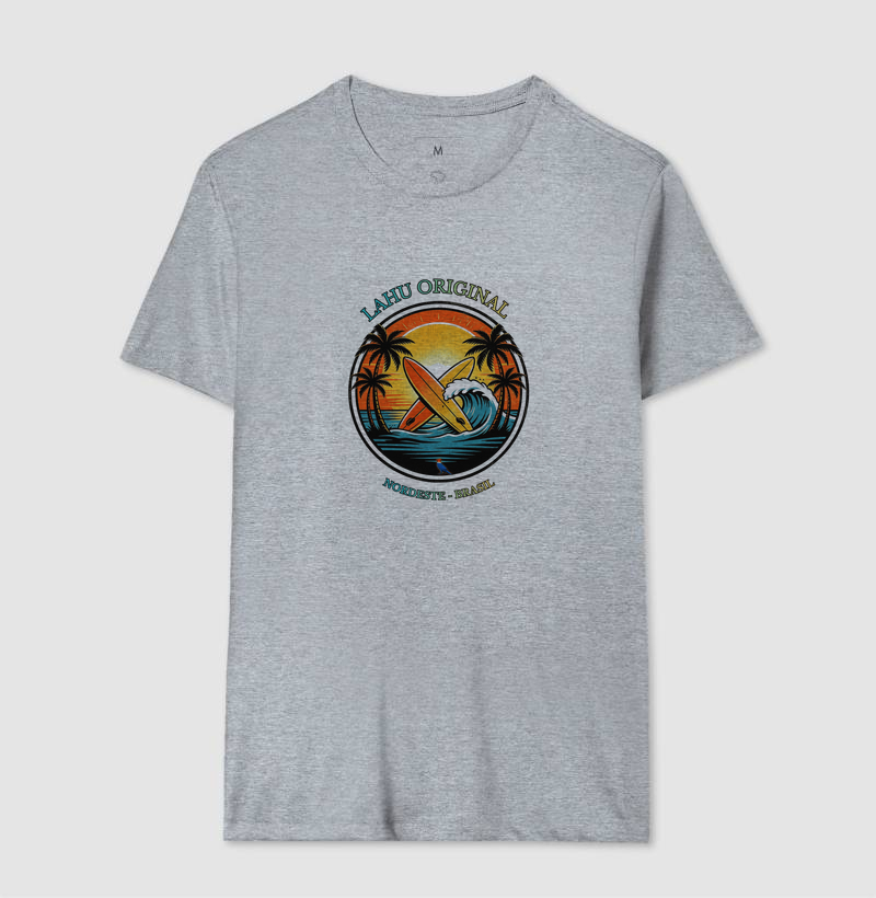 “Sinta a energia das ondas nordestinas com a estampa Lahu Original. Cores vibrantes, estilo surf e alma brasileira — feita para quem carrega o sol e o mar no coração. Vista o Nordeste, vista Lahu!” - Imagem 8