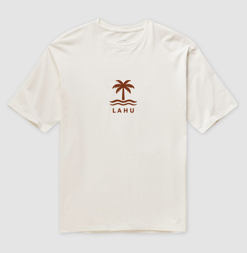 “Vista o verão o ano inteiro. A estampa LAHU é mais que um visual — é um estilo de vida. Inspirada nas praias tropicais e na leveza dos dias ensolarados, ela combina elegância natural e vibração positiva. Ideal para quem busca conforto, atitude e um toque de natureza em cada detalhe.” - Imagem 4
