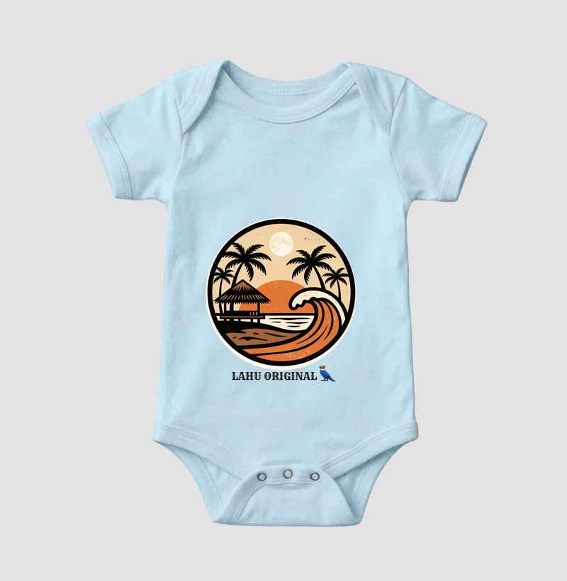 “Vista o pôr do sol, o som das ondas e o charme do Nordeste com a estampa Lahu Original. Um design que carrega o calor, a beleza e a alma das praias brasileiras — feita para quem vive o verão o ano inteiro.” - Imagem 4