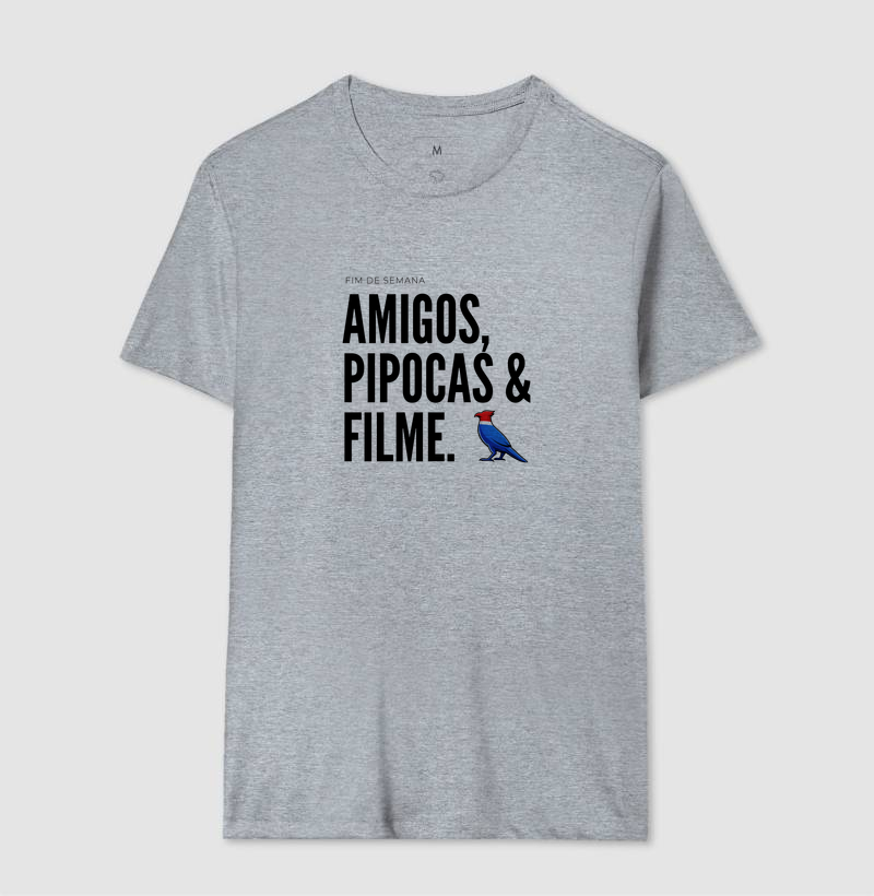 Essa estampa combina com quem tem um estilo urbano e alegre. É uma peça que comunica personalidade e bom humor, ótima para usar em encontros de fim de semana ou para presentear alguém que adora cinema e diversão. - Imagem 6