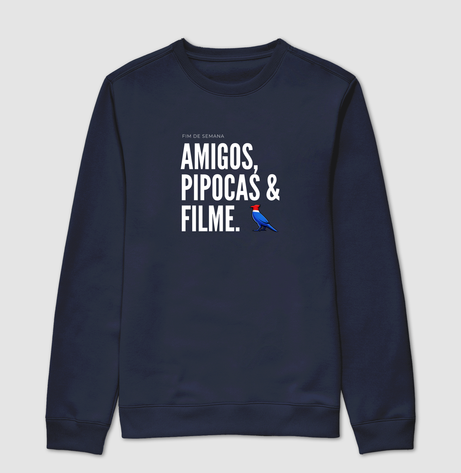  Essa estampa combina com quem tem um estilo urbano e alegre. É uma peça que comunica personalidade e bom humor, ótima para usar em encontros de fim de semana ou para presentear alguém que adora cinema e diversão.  - Imagem 5
