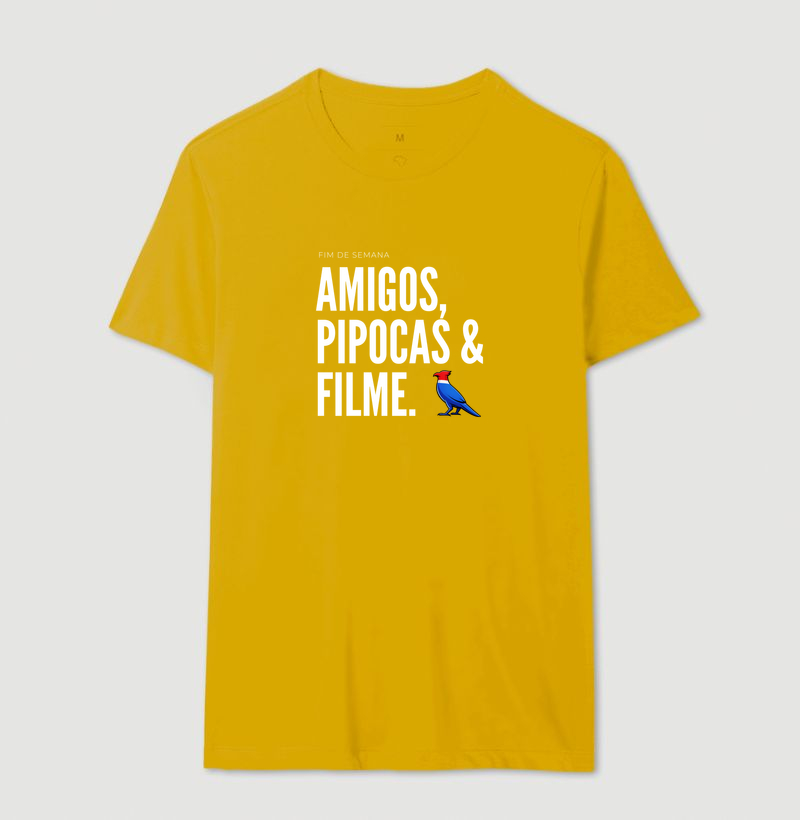  Essa estampa combina com quem tem um estilo urbano e alegre. É uma peça que comunica personalidade e bom humor, ótima para usar em encontros de fim de semana ou para presentear alguém que adora cinema e diversão.  - Imagem 12
