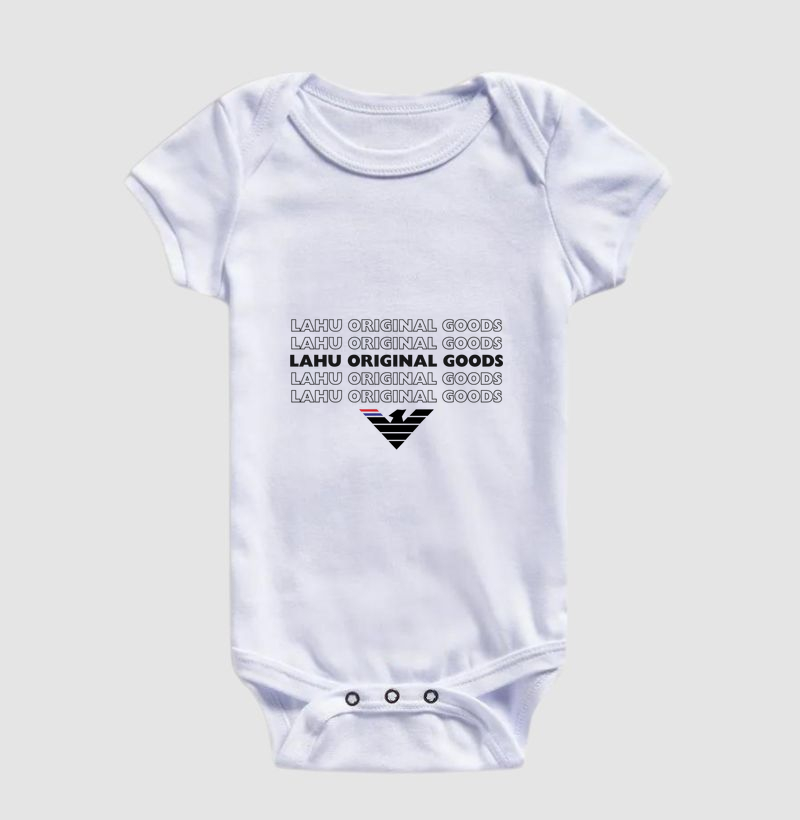 🦅 LAHU ORIGINAL GOODS | A Essência da Identidade Absoluta A estampa LAHU ORIGINAL GOODS é a expressão máxima da autenticidade, da força e do orgulho de pertencer. Com um design marcante e moderno, a repetição do nome da marca cria uma composição poderosa que simboliza consistência, confiança e a construção de um legado que atravessa gerações. - Imagem 3
