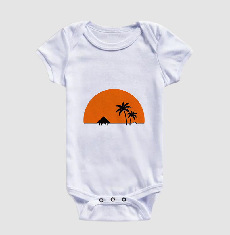 Essa estampa é um exemplo encantador do poder do minimalismo. Com poucos elementos — um grande sol alaranjado ao fundo, duas palmeiras negras e uma cabana simples — ela transmite uma sensação de tranquilidade tropical e liberdade.  - Imagem 3