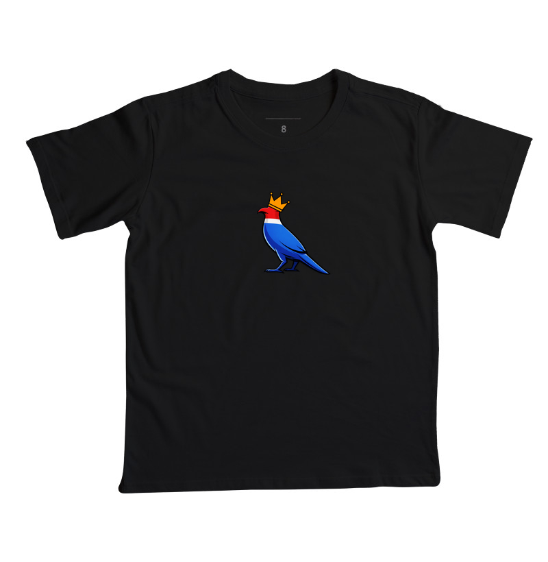 👑 O Carcará colocou sua coroa!  Mais que uma estampa, é um grito de orgulho nordestino. O Rei do Sertão surge com suas cores vibrantes — vermelho, branco e azul — representando a força, coragem e resistência de um povo que nunca se curva diante das dificuldades. - Imagem 5